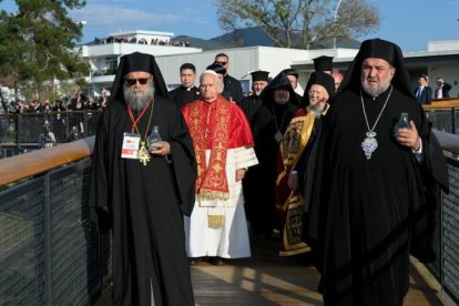 Procesión sencilla de ortodoxos, siríacos y otros cristianos con el Papa León XIV en Iznik, el lugar arqueológico de Nicea