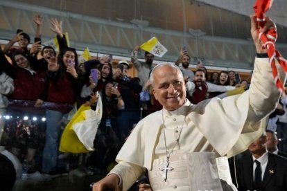 El Papa, en el encuentro con los jóvenes en Bkerké, donde vivió un ambiente festivo ante  miles de personas.