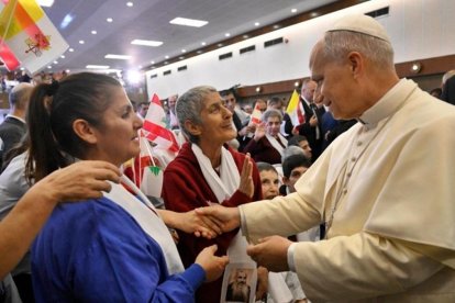 León XIV saluda a los pacientes del Hospital De la Croix en Jal Ed Dib, en su último día de estancia en el Libano.