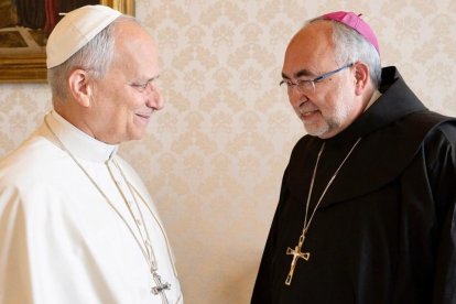 El papa León XIV con Mons Jesús Sanz Montes (FOTO: Cesión del Mons. Sanz Montes)
