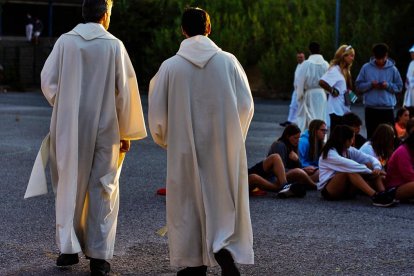 Jesucristo envió a sus discípulos de dos en dos, pero muchos jóvenes sacerdotes se dan de bruces desde el principio con una gran soledad.
