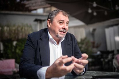 Aquilino Cayuela analiza las causas que han llevado a la sociedad a esta crisis de identidad.