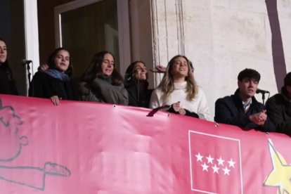 Hakuna cantó en la Puerta del Sol de Madrid este 22 de diciembre, cinco de sus temas, y algunos villancicos