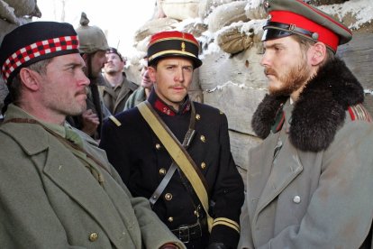 Tres oficiales, inglés, francés y alemán, en la película Joeux Noel de 2005, sobre la tregua de Navidad de 1914 en las trincheras