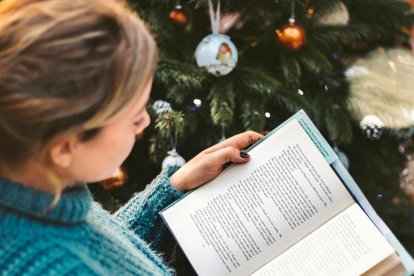 La poesía dice lo que calla y calla lo que dice, como el Misterio que sorprendió al mundo con el nacimiento del Redentor.