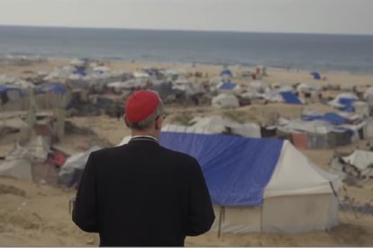 El cardenal Pizzaballa contempla, en la Navidad de 2025, las tiendas improvisadas donde se apiñan miles de gazatíes por la guerra