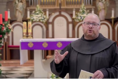 Fray Corrado es el organista de la basílica del Santo Sepulcro y habla de la música navideña que se guarda en Belén
