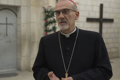 El cardenal Pierbattista Pizzaballa, patriarca latino de Jerusalén, durante su visita navideña a Gaza.