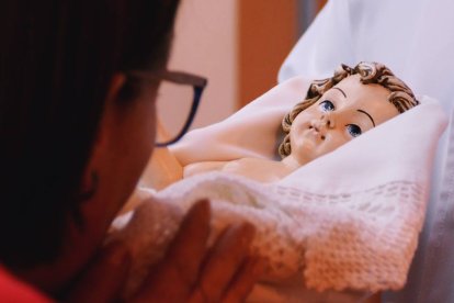 El Niño Jesús en nuestro portal cada Año Nuevo nos da la oportunidad perfecta para rezar a Dios en el silencio y el recogimiento de la primera noche.