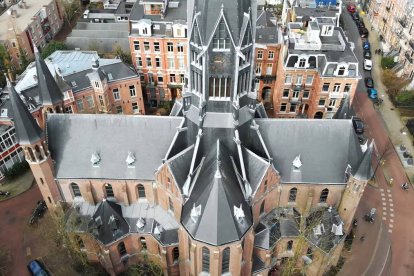 Así era la Iglesia Vondel en Amsterdam, parcialmente destruida el 1 de enero de 2026.