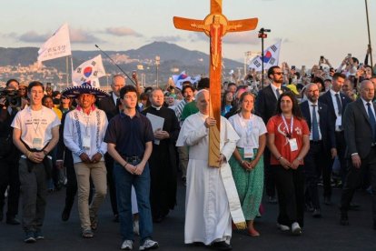 La llegada de León XIV a la explanada de Tor Vergata, donde el 3 de agosto se celebró el acto más numeroso del Jubileo, con los jóvenes.