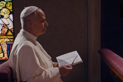 León XIV reza en la iglesia románica de San Peregrino; en su vídeo anima a todos a orar con la Palabra de Dios