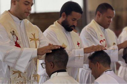 Ordenación de 5 nuevos sacerdotes en la catedral de La Vega, en República Dominicana, el 10 de enero de 2026