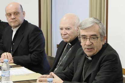 De izquierda a derecha, el obispo auxiliar de México, Francisco Javier Acero; el cardenal Carlos Retes, de México, el arzobispo Luis Argüello, de Valladolid