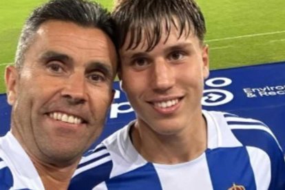 Davinchi, junto a su padre, durante un partido en su etapa en el Recreativo de Huelva.