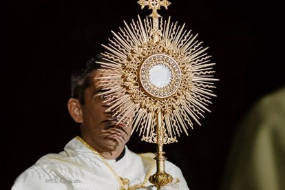 El cristiano debe distinguirse por ver todas las cosas con la mirada de Dios.