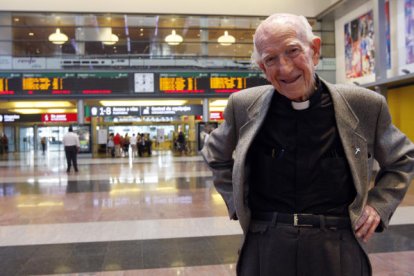 Me gusta esta foto del padre Jorge Loring, SJ (1921-2013) porque la última vez que nos vimos fue en la estación madrileña de Atocha.