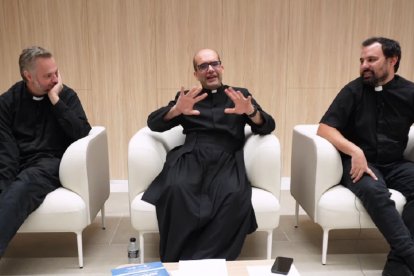 Los curas de Red de Redes abordan el problema del dolor y el sufrimiento