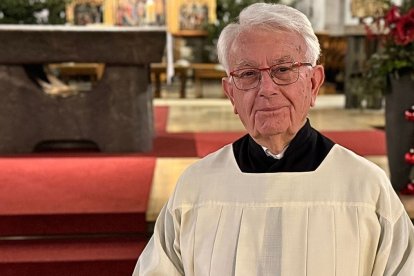 Helmut Kewitsch lleva 75 años sirviendo en el altar de San Ciriaco en Bottrop.