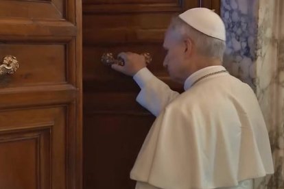 León XIV cumple el protocolo de abrir el apartamento pontificio, pocos días después de su elección como Papa.