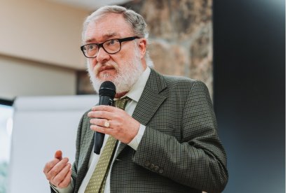 La filosofía enseña a parir ideas: Sócrates sigue vivo en el aula.