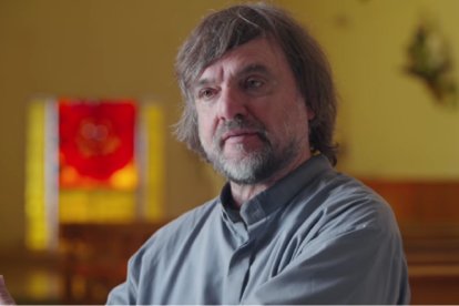 Pepe di Paola, cura villero, es uno de los expertos que habla en el documental Un cura del fin del mundo, sobre el legado del Papa Francisco