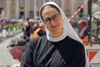 Nina Krapic, Hija de la Caridad y periodista, ha sido nombrada subdirectora de la Sala de Prensa Vaticana; foto de 2025