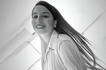 De la farmacia toledana a la devoción de Atocha: así nació La Dama Hispana en Instagram.