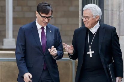 El presidente de la Generalitat de Cataluña, Salvador Illa, y el arzobispo de Tarragona, Joan Planellas.