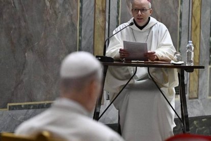 El Papa León XIV escuchó atentamente las once meditaciones cuaresmales del obispo noruego Erik Varden.