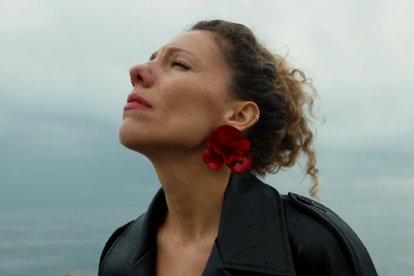 Isha Ruah en su tema de rap Diles que les Amo