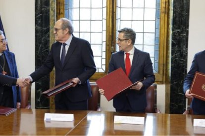 El arzobispo Luis Argüello; el Defensor del Pueblo, Gabilondo; el Ministro Bolaños, de Justicia y Presidencia, y Díaz Sariego, dominico presidente de la CONFER