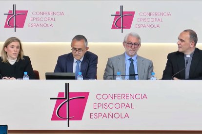 De izquierda a derecha en la foto: Sara de la Torre, Fernando Giménez Barriocanal, Yago de la Cierva y Josetxo Vera.