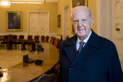 Alfonso Rodríguez G. de Ceballos, sacerdote jesuíta  catedrático emérito de la Autónoma de Madrid y académico de número de la Real Academia de Bellas Artes de San Fernando.