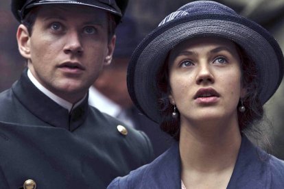 Tom Branson [Allen Leech] y Lady Sybil Crawley [Jessica Brown Findlay] en una escena de 'Downton Abbey'.