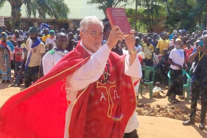 Francisco Ostos, misionero de los Padres Blancos, lleva 53 años en el Congo, ha visto muchos brotes de ébola, y guerras, pero ahora se junta todo