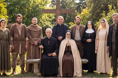 Diez santos españoles para la visita de León XIV: San Isidro y su esposa María, Pascual Baylon, Anchieta sentado, el obispo González, Santa Teresa, Betancur, Santa Soledad, Santa Eulalia, Gaudí