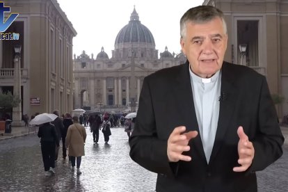 El padre Santiago Martín pide al Papa que actúe.