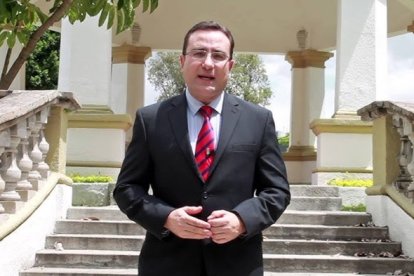 Filósofo tomista y profesor universitario, autor y coautor de diversas obras sobre ética profesional, ley natural, tecnología y misión de los laicos en la vida pública.