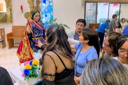 La imagen peregrina del Niño del Milagro de Eten en la limeña parroquia de San Juan María Vianney el 1 de junio de 2026
