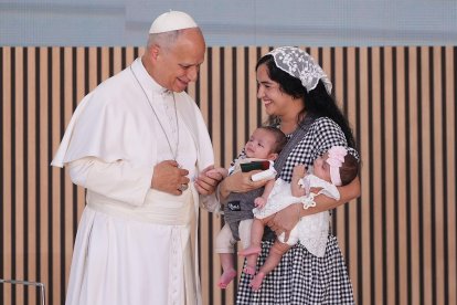 El Papa con las personas vulnerables que atiende Cáritas Madrid en el centro CEDIA