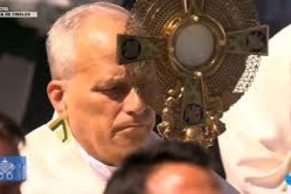 El Papa León XIV con el Santísimo por las calles de Madrid