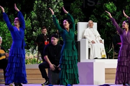 León XIV contempla el espectáculo que desplegó Sara Baras y su compañía en el Madrid Arena