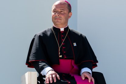 Monseñor Eloy Santiago durante el encuentro en el Centro Las Raíces