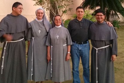 Franciscanos conventuales y Hermanas Misioneras de Asís en Matanzas, Cuba, en 2018; la comunidad surgió tras la visita de Juan Pablo II