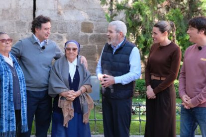 El jurado de MasterChef con las dos misioneras en Senegal que participaron en el programa.