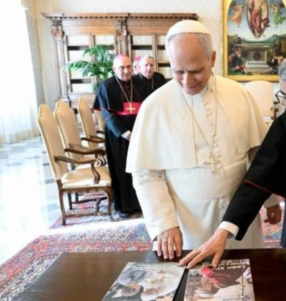 León XIV con el presidente de la Conferencia Episcopal Española, Luis Argüello, durante su encuentro del 17 de noviembre.