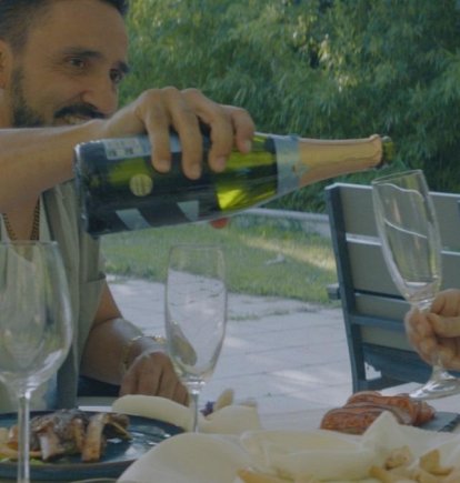 Javier Lorenzo es Emeká y Cristina García del Valle es Ana en la película Rise Up