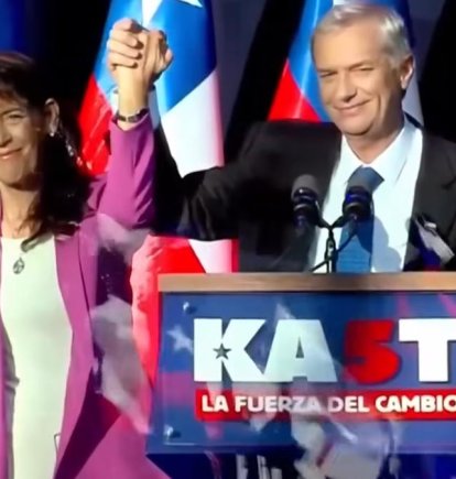 José Antonio Kast y su esposa, durante uno de los actos electorales de la campaña que le ha llevado al Palacio de la Moneda.