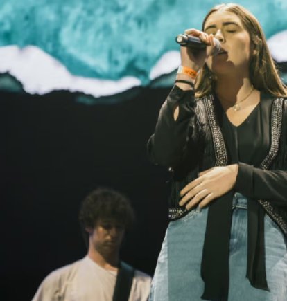 Los conciertos de Hakuna atraen a muchos jóvenes, y, de hecho, a familias enteras